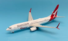 Load image into Gallery viewer, JC Wings 1/200 Qantas Boeing 737-800 Santa VH-VZX
