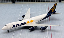 Load image into Gallery viewer, JC Wings 1/400 Atlas Air Boeing 747-8F N860GT
