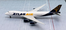 Load image into Gallery viewer, JC Wings 1/400 Atlas Air Boeing 747-8F N860GT
