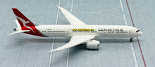 Load image into Gallery viewer, JC Wings 1/400 Qantas Airways Boeing 787-9 VH-ZNH &quot;Go Australia&quot; flaps down
