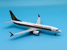 Load image into Gallery viewer, JC Wings 1/200 Singapore Airlines Boeing 737-800 9V-MBA
