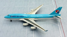 Load image into Gallery viewer, Apollo 1/400 Korean Air Cargo Boeing 747-400F HL7485
