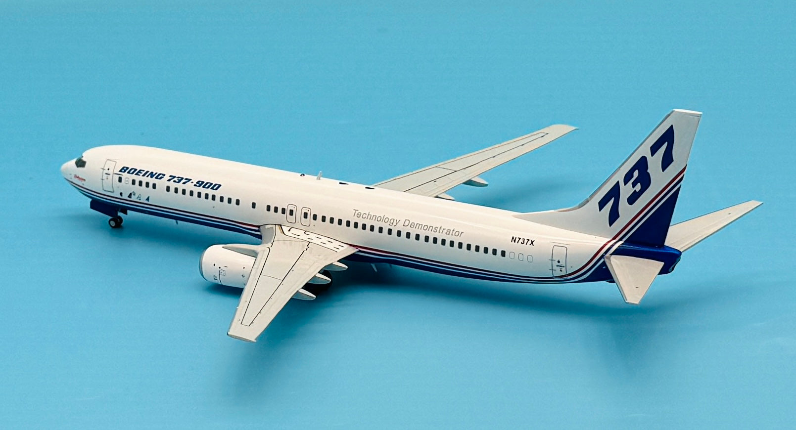 JC Wings 1/200 Boeing Company 737-900 House Colour N737X – First