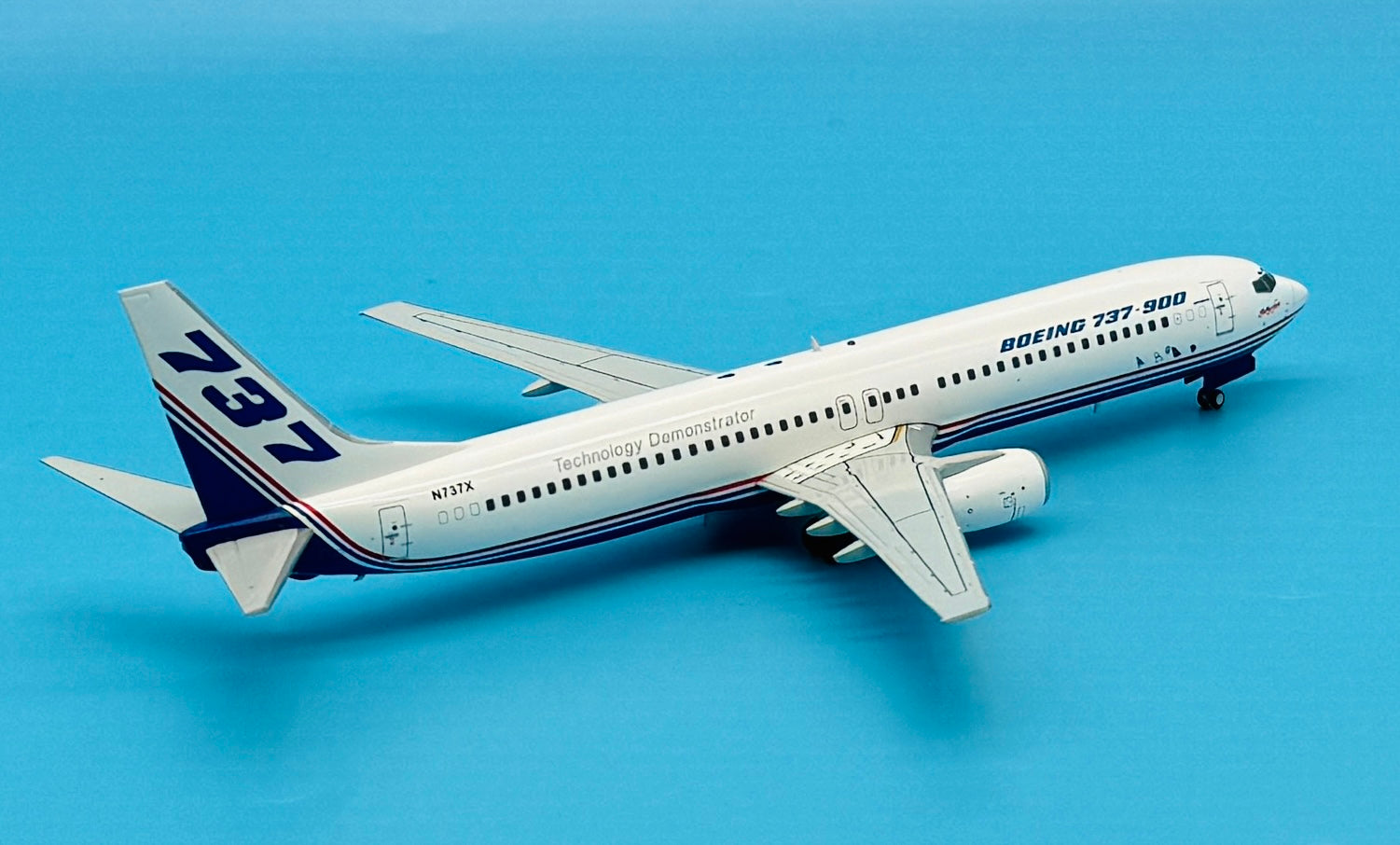 JC Wings 1/200 Boeing Company 737-900 House Colour N737X – First