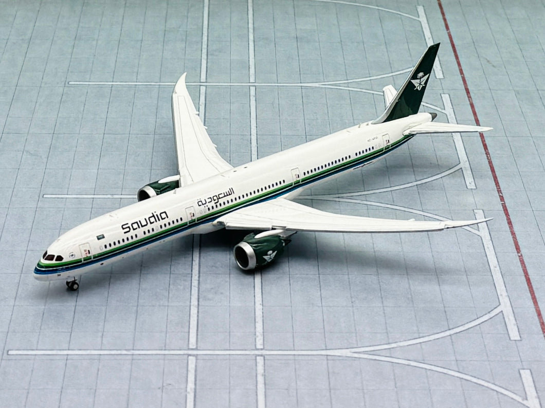 JC Wings 1/400 Saudi Arabian Airlines Boeing 787-10 Retro HZ-AR32 flaps down