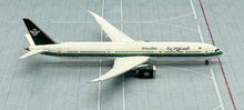 Load image into Gallery viewer, JC Wings 1/400 Saudi Arabian Airlines Boeing 787-10 Retro HZ-AR32 flaps down
