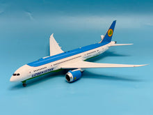 Load image into Gallery viewer, SQ Wings 1/200 Uzbekistan Airways Boeing 787-8 UK78701 L2034
