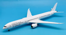Load image into Gallery viewer, SQ Wings 1/200 Boeing Company 787-10 House Colour N8290V L2044
