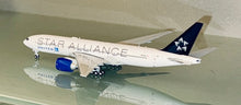 Load image into Gallery viewer, Gemini Jets 1/400 United Airlines Boeing 777-200ER N77022 Star Alliance
