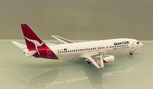 Load image into Gallery viewer, JC Wings 1/200 Qantas Airways Boeing 737-400 Port Pirie VH-TJZ
