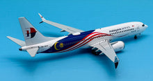 Load image into Gallery viewer, JC Wings 1/200 Malaysia Airlines Boeing 737 MAX 8 9V-MVD LH2455

