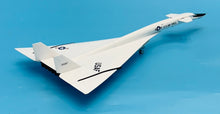 Load image into Gallery viewer, SQ Wings 1/200 US Air Force North American XB-70 20207 L2139
