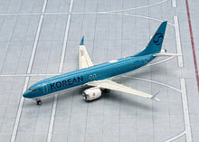 Load image into Gallery viewer, Phoenix Models 1/400 Korean Air Boeing 737-8 MAX HL8567
