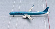 Load image into Gallery viewer, Phoenix Models 1/400 Korean Air A321neo HL8509
