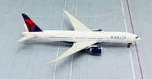 Load image into Gallery viewer, Phoenix 1/400 Delta Airlines Boeing 777-200LR N709DN
