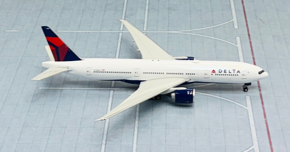 Phoenix 1/400 Delta Airlines Boeing 777-200LR N709DN – First Class