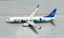 Load image into Gallery viewer, JC Wings 1/400 China Southern Boeing 737-800 Guizhou B-6068
