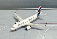 Load image into Gallery viewer, JC Wings 1/400 LATAM Airbus A320NEO LATAM Pass PR-XBE

