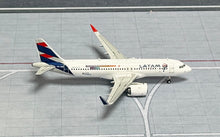 Load image into Gallery viewer, JC Wings 1/400 LATAM Airbus A320NEO LATAM Pass PR-XBE
