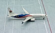 Load image into Gallery viewer, JC Wings 1/400 Malaysia Airlines Boeing 737 Max 8 9M-MVA
