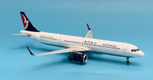 Load image into Gallery viewer, JC Wings 1/200 Air Macau Airbus A321NEO B-MBT
