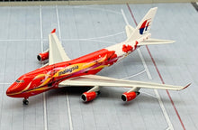 Load image into Gallery viewer, Phoenix 1/400 Malaysia Airlines Boeing 747-400 Hibiscus 9M-MPD
