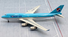 Load image into Gallery viewer, Phoenix 1/400 Korean Air Boeing 747-400 HL7461
