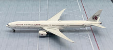 Load image into Gallery viewer, Phoenix 1/400 Qatar Airways Boeing 777-300ER A7-BOC
