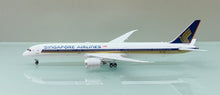 Load image into Gallery viewer, JC Wings 1/400 Singapore Airlines Boeing 787-10 9V-SCM
