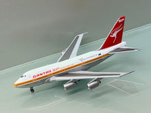 Load image into Gallery viewer, JC Wings 1/400 Qantas Airways Boeing 747SP Brisbane 1982 VH-EAB
