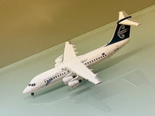 Load image into Gallery viewer, JC Wings 1/200 Air New Zealand Link British Aerospace BAe-146-300 ZK-NZL
