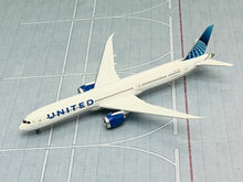 Load image into Gallery viewer, Gemini Jets 1/400 United Airlines Boeing 787-10 N13014
