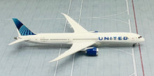 Load image into Gallery viewer, Gemini Jets 1/400 United Airlines Boeing 787-10 N13014
