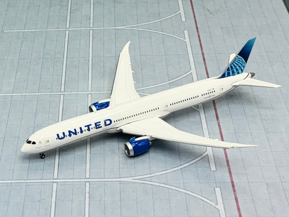 Gemini Jets 1/400 United Airlines Boeing 787-10 N13014 flaps down