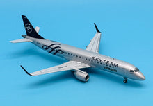 Load image into Gallery viewer, JC Wings 1/200 Alitalia Embraer ERJ-190STD Skyteam EI-RND
