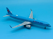 Load image into Gallery viewer, JC Wings 1/200 Korean Air Airbus A321NEO HL8509
