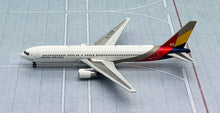 Load image into Gallery viewer, JC Wings 1/400 Asiana Airlines Boeing 767-300 Last Flight HL7528
