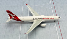 Load image into Gallery viewer, JC Wings 1/400 Qantas Airways Airbus A330-200(P2F) VH-EBE
