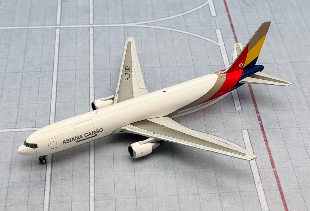 JC Wings 1/400 Asiana Airlines Cargo Boeing 767-300 HL7507