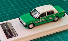 Load image into Gallery viewer, LMLF 1/64 Toyota Crown Comfort Hong Kong Green Taxi
