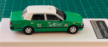 Load image into Gallery viewer, LMLF 1/64 Toyota Crown Comfort Hong Kong Green Taxi
