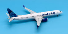Load image into Gallery viewer, Gemini Jets 1/200 United Airlines Boeing 737 Max 9 N37555
