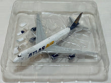 Load image into Gallery viewer, HX Models 1/400 Atlas Air Boeing 747-8F N861GT Interactive Version B632204C
