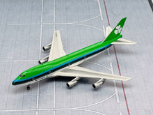 Load image into Gallery viewer, Phoenix Models 1/400 Aer Lingus Boeing 747-400 EI-ASJ
