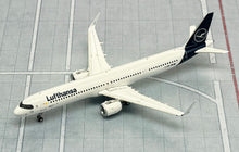 Load image into Gallery viewer, Phoenix 1/400 Lufthansa Airbus A321neo D-AIEP
