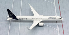 Load image into Gallery viewer, Phoenix 1/400 Lufthansa Airbus A321neo D-AIEP
