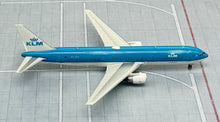 Load image into Gallery viewer, Phoenix models 1/400 Royal Dutch Airlines KLM Boeing 767-300ER Skyteam PH-BZM
