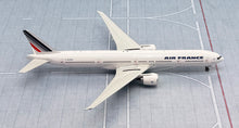 Load image into Gallery viewer, Phoenix Models 1/400 Air France Boeing 777-300ER F-GZNC
