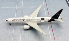 Load image into Gallery viewer, JC Wings 1/400 Lufthansa Cargo Boeing 777-200F Interactive Series D-ALFK
