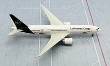 Load image into Gallery viewer, JC Wings 1/400 Lufthansa Cargo Boeing 777-200F Interactive Series D-ALFK
